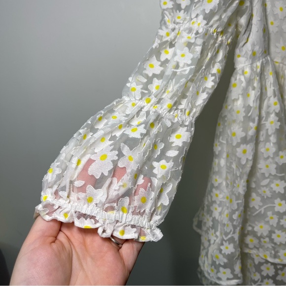 Storia Women's white sheer puff sleeve all over daisy baby doll mini dress in L - Picture 4 of 9